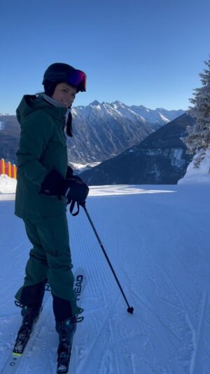 Anna Veith Instagram - good morning ☀️
#skiingislife #startyourdayright #havefun #skiing #loveit #feelblessed #mountainlife #womanstyle