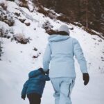 Anna Veith Instagram - I love the time in the snow with my little one 💙❄️ #wintertime #playinginthesnow #familytime #makeyourdayahappyday #headsportswear