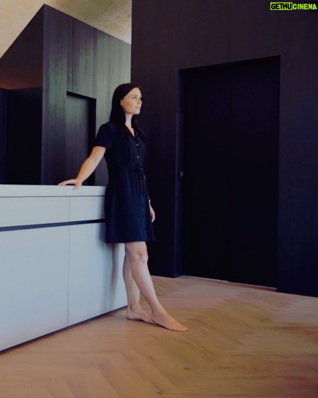 Anna Veith Instagram - home is where your heart is, and we've never felt more at home. 🤍 The center of our dream home is made of concrete: a design kitchen from the @steininger.designers manufactory. #livingourbestlife #steiningerdesigners kitchen @steininger.designers @martinsteininger_ #steiningerdesigners #designerswalk #design #placetobe #familytime #living #architecture #concretekitchen #interior #interiordesigner #designerkitchen