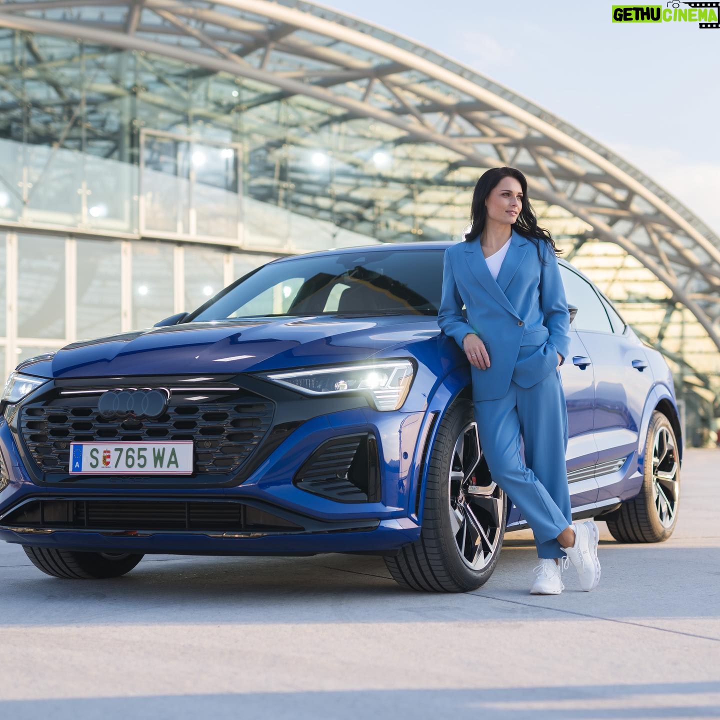 Anna Veith Instagram - 💙 love this cool new car @audi_aut #behindthescenes #etron #audi #coolcars