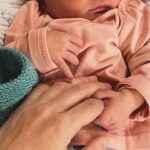 Anna Veith Instagram - Die größten Wunder sind ganz klein 🩷 Liebe Lotte, willkommen in unserer Familie. #happyfamily She’s finally here! Our sweet Lotte has made her step into our world, and we couldn’t be happier. ✨ #babygirl #girlmom #familylove #welcomehome