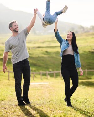 Anna Veith Instagram - Our hearts are full of love & joy as we´re expecting our second child. 💕👶 
Life just got a little more beautiful, can't wait for the adventures that lie ahead. ✨
#love #babynews #familyisgrowing #familylife #welove #havingthebesttime #welivinglife #❤️