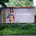 Anna Veith Instagram - He is wondering 😳 what is mom doing on the @calzedonia billboards out there? 😉 spent some nice time with my little sunshine in Salzburg City 📍 go to my story to see some impressions of the shooting at Tenerife 🌴 #bikinilife #summervibes #city #billboard #calzedonia #sunshine #mare