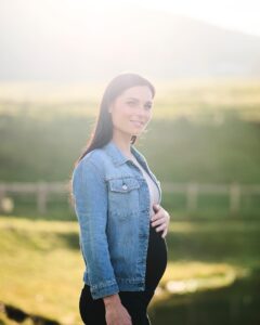 Anna Veith Instagram - Our hearts are full of love & joy as we´re expecting our second child. 💕👶 Life just got a little more beautiful, can't wait for the adventures that lie ahead. ✨ #love #babynews #familyisgrowing #familylife #welove #havingthebesttime #welivinglife #❤️