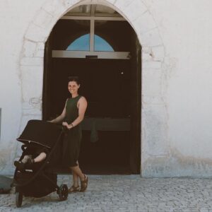 Anna Veith Instagram - little summer review… ☀️⛰️🌊
#exploretheworld #outdoors #onrunning #onapparel #makeyourdayahappyday #bringyourkids #rotwildbikes #momlife