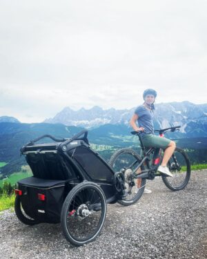 Anna Veith Instagram - little summer review… ☀️⛰️🌊
#exploretheworld #outdoors #onrunning #onapparel #makeyourdayahappyday #bringyourkids #rotwildbikes #momlife