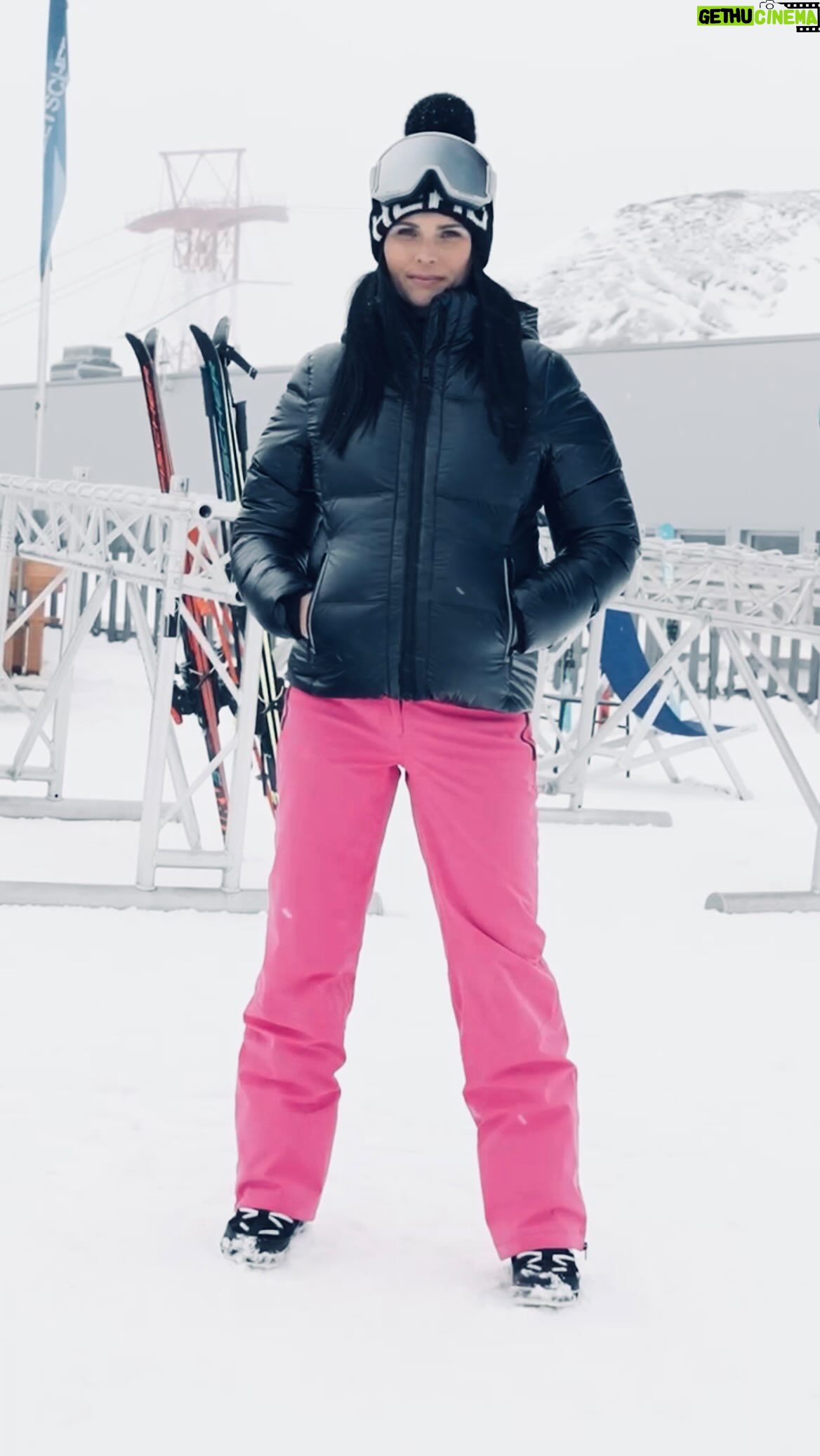 Anna Veith Instagram - walk through the winter season 😉 #headsportswear #walking #winterseason