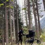 Anna Veith Instagram - Nature gives me energy… My nights are short, so I go out and soak it up 🌲🌳 #momlife #thule #urbanglide3 #bringyourlife #nature #naturelovers #outdoors