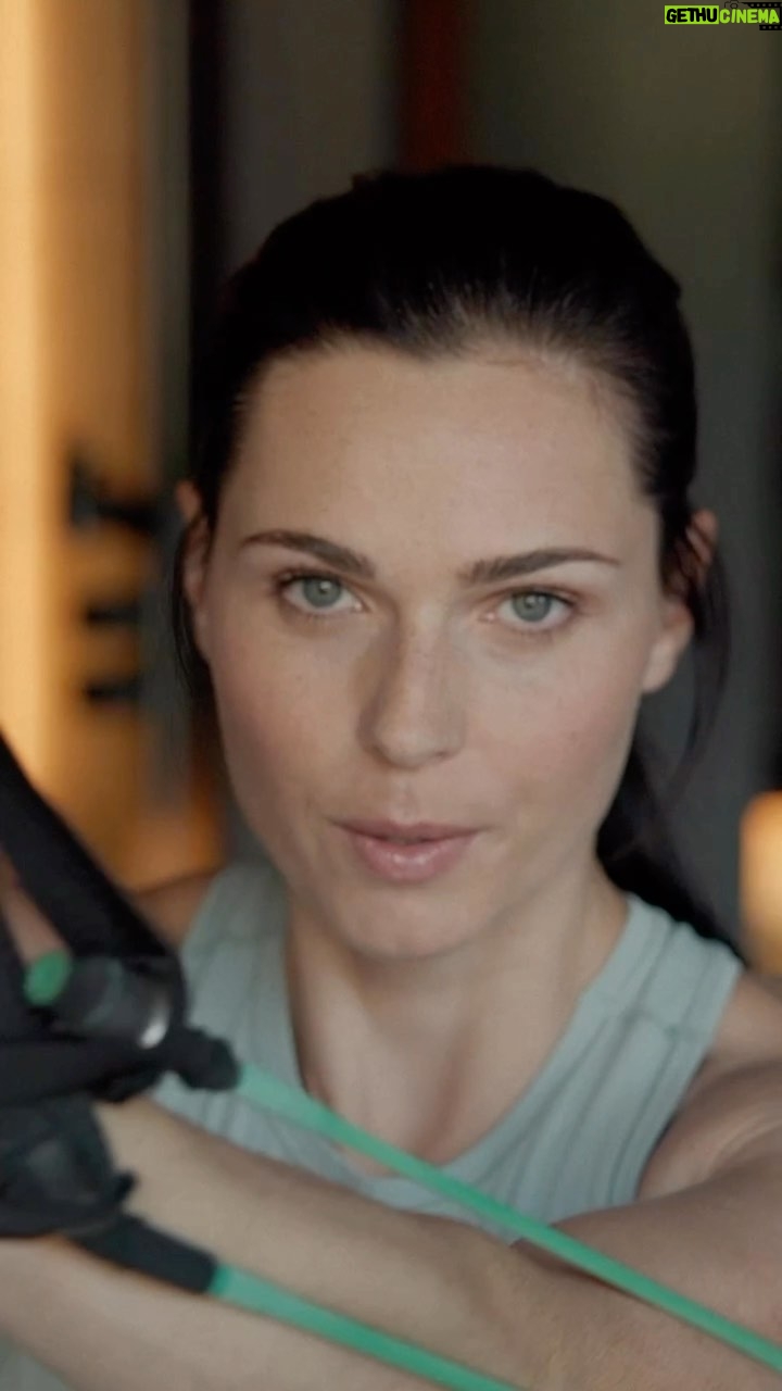 Anna Veith Instagram - ich versuche dran zu bleiben. Und du? 🔗link in bio and train with me. #moveon #onrunning #onapparel #feelnothing #feelgood #workout #formysoul #beactive #behappy #sowasvonfit
