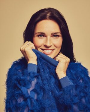 Anna Veith Instagram - Full focus on a new year filled with love ❤️ and wish you all a happy and healthy 2024 ✨
#makeyourdayahappyday #happyyear #2024 #momlife #momtobe #babybauch