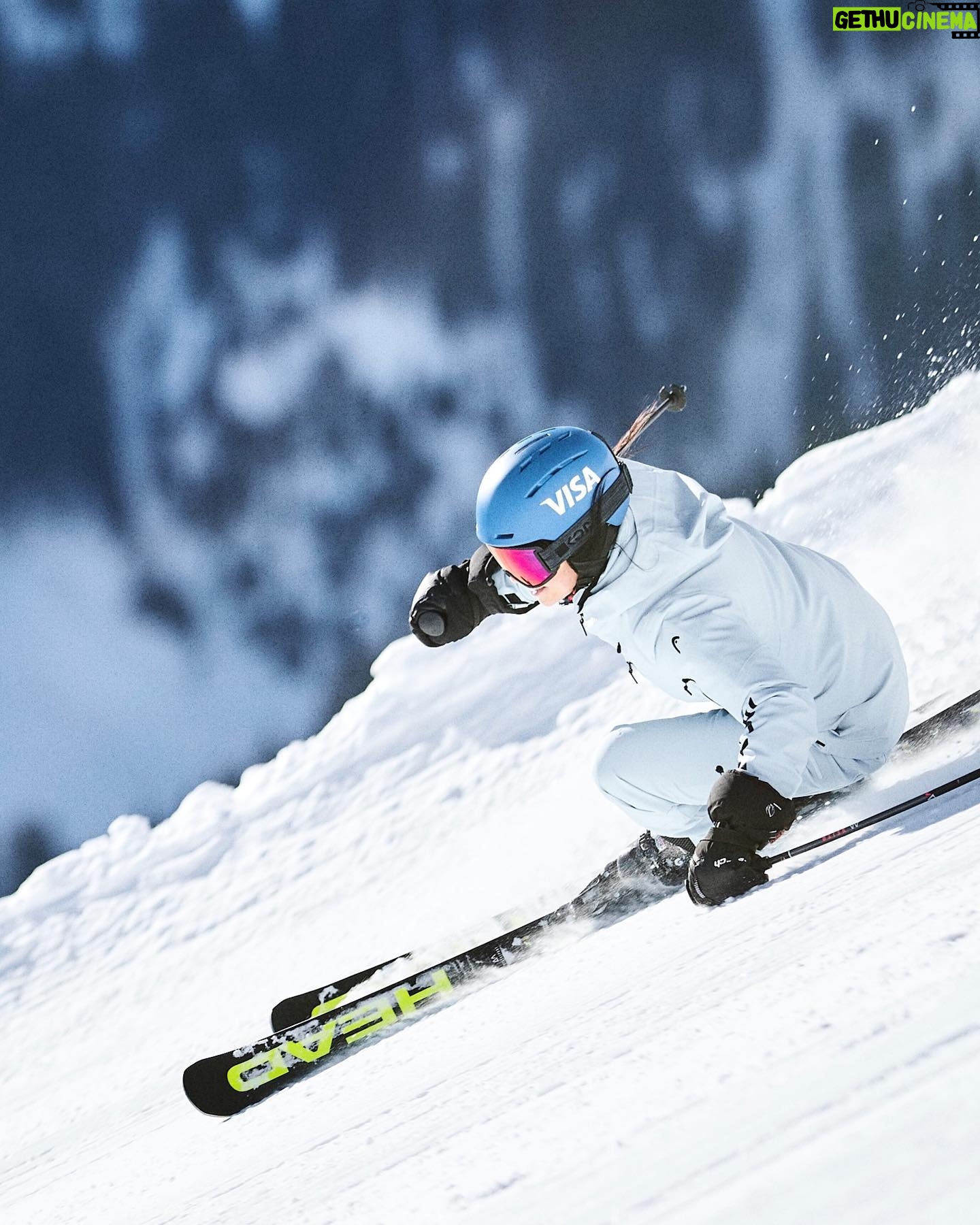 Anna Veith Instagram - some easy turns for my winter ending skiing days… #happyme #winterlover #joy #lovewhatyoudo #skiinglife #beactive #visa #seeyoulater