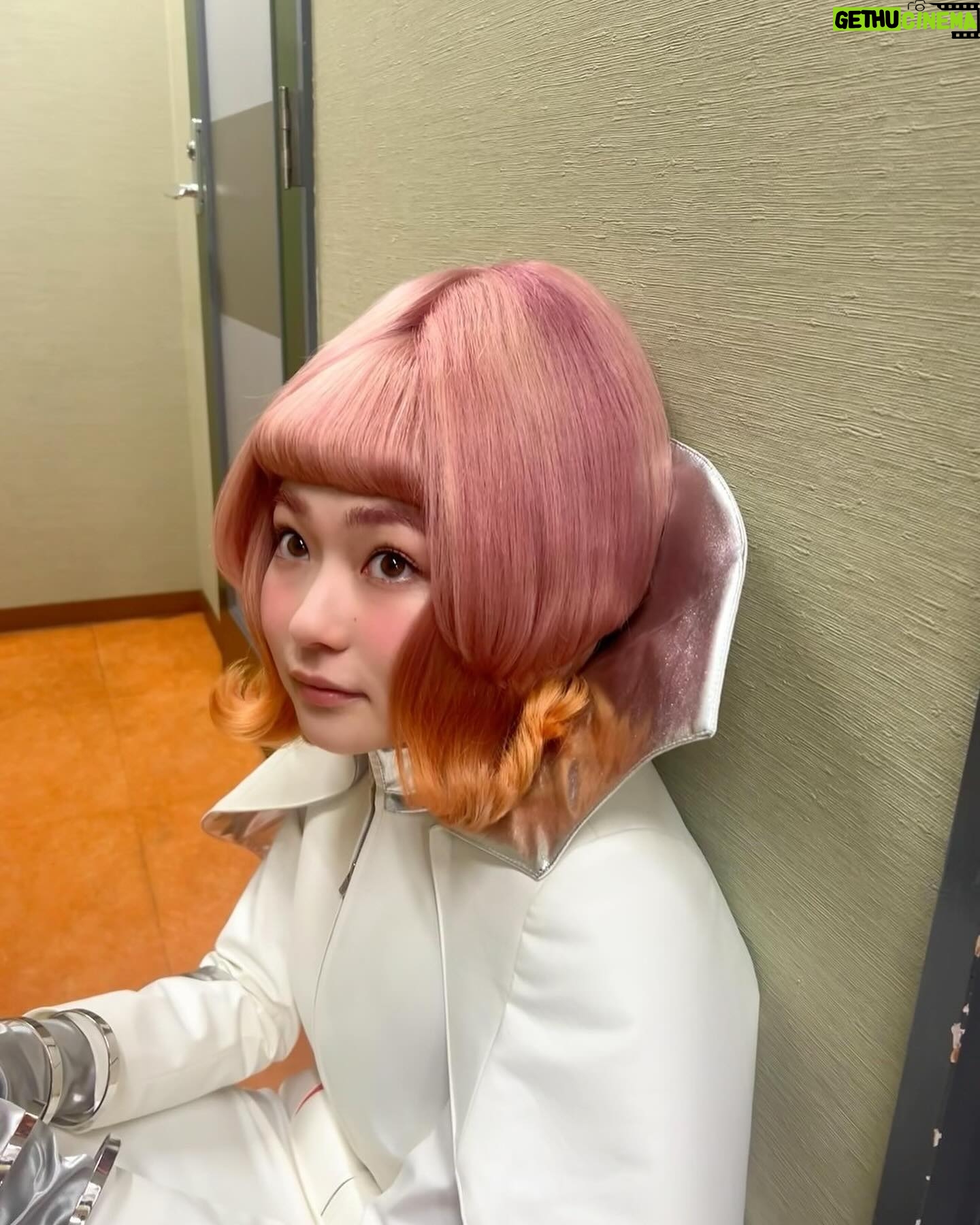 Anna Yamada Instagram - #スカパー! CMに吉田鋼太郎さんと出演させていただいております👽