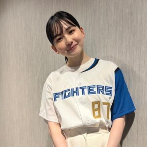 Anna Yamada Instagram - 本日、エスコンフィールドHOKKAIDOにて開催されたパナソニックエコナイターのファーストピッチセレモニーに登壇させていただきました⚾️

会場全体がパナソニックさんの照明で彩られていました。
背番号も87で☺️
本日より新CMも開始しています！ぜひご覧ください。