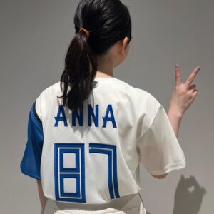 Anna Yamada Instagram - 本日、エスコンフィールドHOKKAIDOにて開催されたパナソニックエコナイターのファーストピッチセレモニーに登壇させていただきました⚾️

会場全体がパナソニックさんの照明で彩られていました。
背番号も87で☺️
本日より新CMも開始しています！ぜひご覧ください。