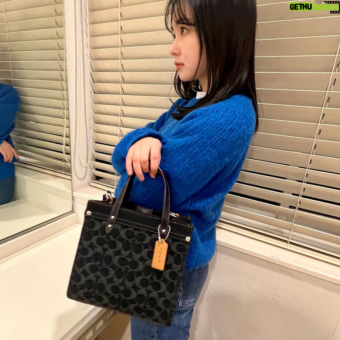Anna Yamada Instagram - かっちりした形でデニムというのがなんともツボ〜 #CoachJapan #CoachNY #コーチデニム