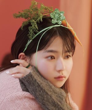Anna Yamada Instagram - NYLON3月号本日発売です🐰
中身をちらっと🐇