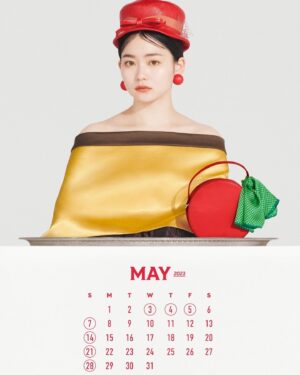Anna Yamada Instagram - 2年ぶりにカレンダーを出させていただくことになりました！

アスマートにて予約が開始しているほか、期間内にHMV&BOOKS onlineで注文いただいた方とのオンラインお話し会も予定しています。
よろしくお願いします☺️

そして今日22歳になりました、
お祝いのメッセージ沢山うれしいです☺️ありがとうございます〜

新成人のみなさまおめでとうございます㊗️