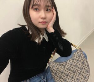 Anna Yamada Instagram - ✨

@toryburch 
#トリーバーチ
#ToryBurchFW22
#Tモノグラム