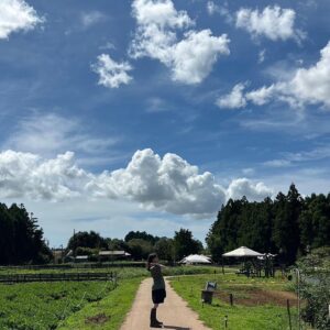 Anna Yamada Instagram - CREAさんのアウトドア企画☺️
野菜収穫させていただき、ただひたすら食べて飲んでこんな幸せな仕事ある？という1日でした。
楽しかったー！

https://crea.bunshun.jp/list/interview-special004