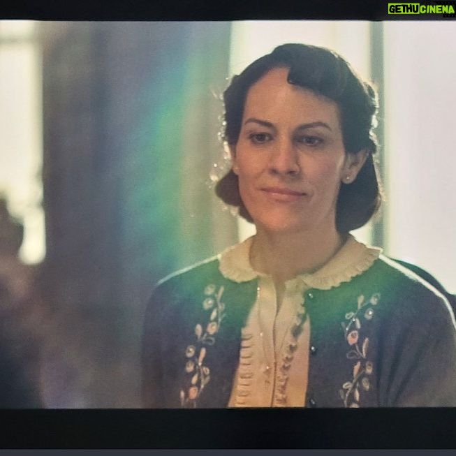 Annabeth Gish - 4.8K Likes - I introduce to you, Eliza Usher. Just a tiny fragment in the phenomenal, fantastically wild House of Usher lineage. From glory to ruin in such a short time. Fervent in both:) All in a days work for the beloved @flanaganfilm fam. (Dear Mike, a little glamour perhaps, next go ‘round;)) 😍🫣🧟♀️Thank you to my ridiculously talented makeup artist @brooke.fenton for the skincare routine:) If you haven’t yet watched—tho it seems like 1.23 BILLION have—check out the epic performances of so many divine actors I get to call coworkers & friends. @netflix
