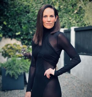 Annabeth Gish Instagram - Off to the Creative Arts Emmys we go:) Wade’s third nom for @barryhbomax @televisionacad