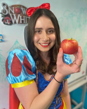 Annastacia Palaszczuk Instagram - The team at the Queensland Children’s Hospital have a pretty special tradition.

They have a Dress Up Day every year to mark the hospital’s birthday.

This time around the theme was Disney.

It puts a smile on their young patients’ faces.

And I’m pretty sure the parents love it too.

Magical.

#childrenshealth #disney