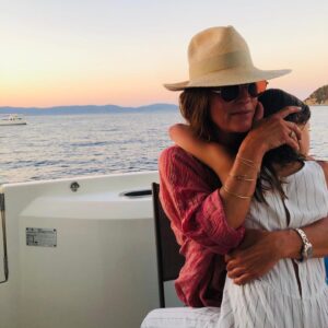 Anne Caillon Instagram - Bye boat... 💫🥰✨
#absolutelove #boatlife #family #douceur #parentheseenchantee #mother #motheranddaughter
