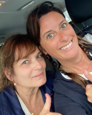 Anne Décis Instagram - Aujourd’hui il pleuvait. Donc on a fait du shopping avec Cécilia.

#Quimper #ViePassionnante #CoeurAvecLesDoigts #2pourLePrixD’Une #Kénavo #VivementL’Apéro #BientôtLaSuite!

Réalisé sans trucage. 

@ceciliahornusoff