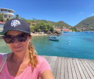 Anne Décis Instagram - Merci les Saintes💙

15 premiers jours sous le feu et dans l’eau, à découvrir, douter, courir, partager, travailler et beaucoup rire. 

Lundi…3ème semaine⭐️

@eloaprod #LFDS