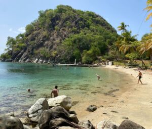 Anne Décis Instagram - Merci les Saintes💙

15 premiers jours sous le feu et dans l’eau, à découvrir, douter, courir, partager, travailler et beaucoup rire. 

Lundi…3ème semaine⭐️

@eloaprod #LFDS