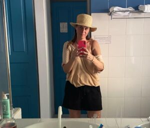 Anne Décis Instagram - Merci les Saintes💙

15 premiers jours sous le feu et dans l’eau, à découvrir, douter, courir, partager, travailler et beaucoup rire. 

Lundi…3ème semaine⭐️

@eloaprod #LFDS