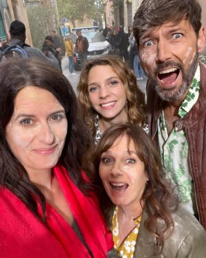 Anne Décis Instagram - C’est parti🥳

Jour de l’effondrement… avec une surprise à la fin😂

#pblv

@lolamarois @ceciliahornusoff @marie_hennerez @laurentkerusore @jolatzko @sylvieflepp
