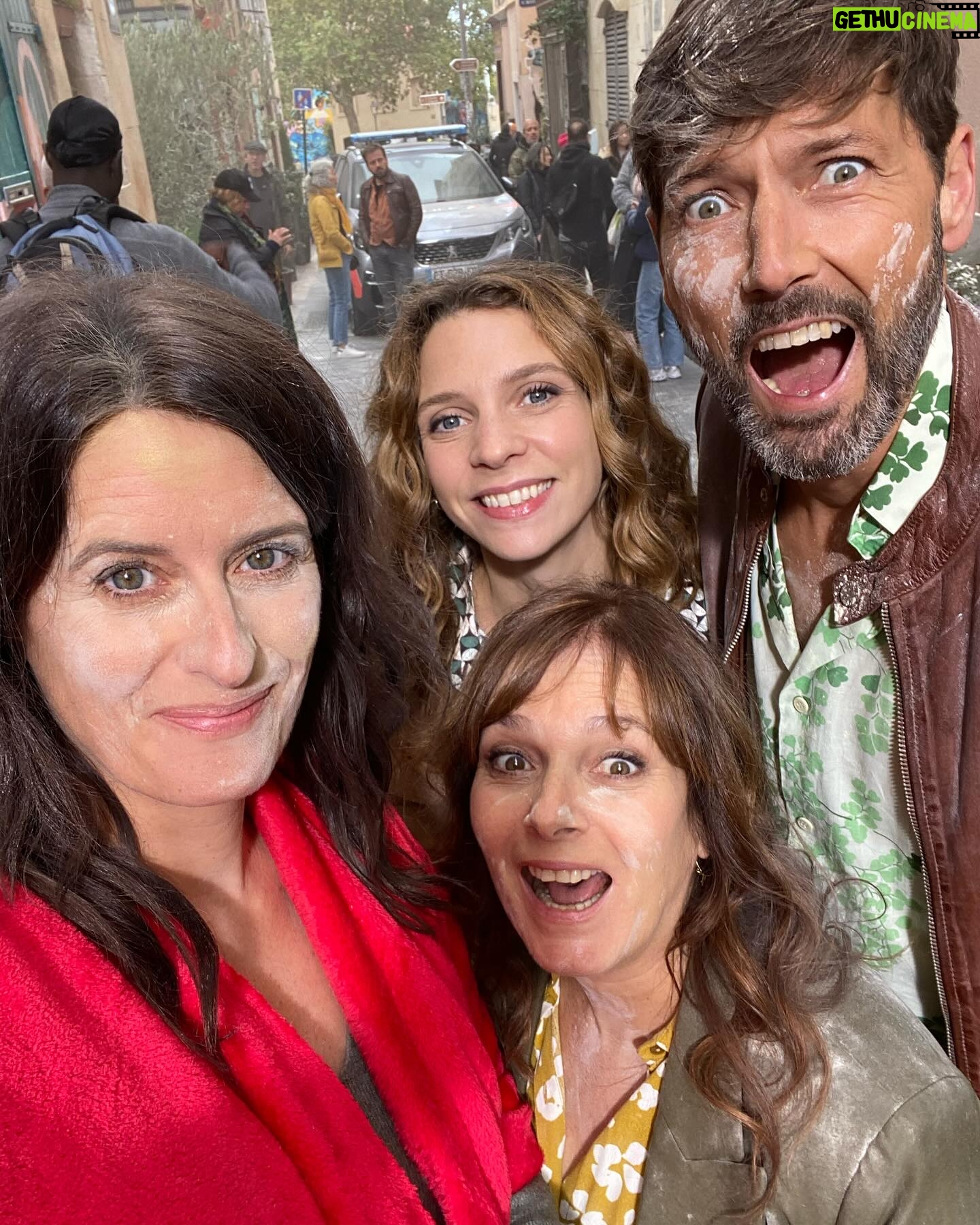 Anne Décis - 5.1K Likes - C’est parti🥳
Jour de l’effondrement… avec une surprise à la fin😂
#pblv
@lolamarois @ceciliahornusoff @marie_hennerez @laurentkerusore @jolatzko @sylvieflepp