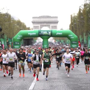 Anne Hidalgo Instagram - C'est parti pour le 47e @parismarathon ! À 125 jours du marathon olympique, nous battons ce matin un nouveau record avec plus 55 000 coureurs dont près de la moitié qui viennent courir leur 1er marathon ! Et plus de femmes que jamais : elles sont 26% 🏃🏻‍♀️

Bonne course à toutes et tous !

📷 @josephinebrueder