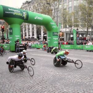 Anne Hidalgo Instagram - C'est parti pour le 47e @parismarathon ! À 125 jours du marathon olympique, nous battons ce matin un nouveau record avec plus 55 000 coureurs dont près de la moitié qui viennent courir leur 1er marathon ! Et plus de femmes que jamais : elles sont 26% 🏃🏻‍♀️

Bonne course à toutes et tous !

📷 @josephinebrueder