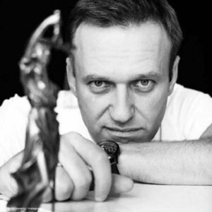 Anne Hidalgo Instagram - Je suis comme beaucoup bouleversée par l'annonce de la mort d'Alexeï Navalny, Prix Nobel de paix, principal opposant russe au régime assassin de Vladimir Poutine, mort dans sa prison.

Paris lui rendra hommage.