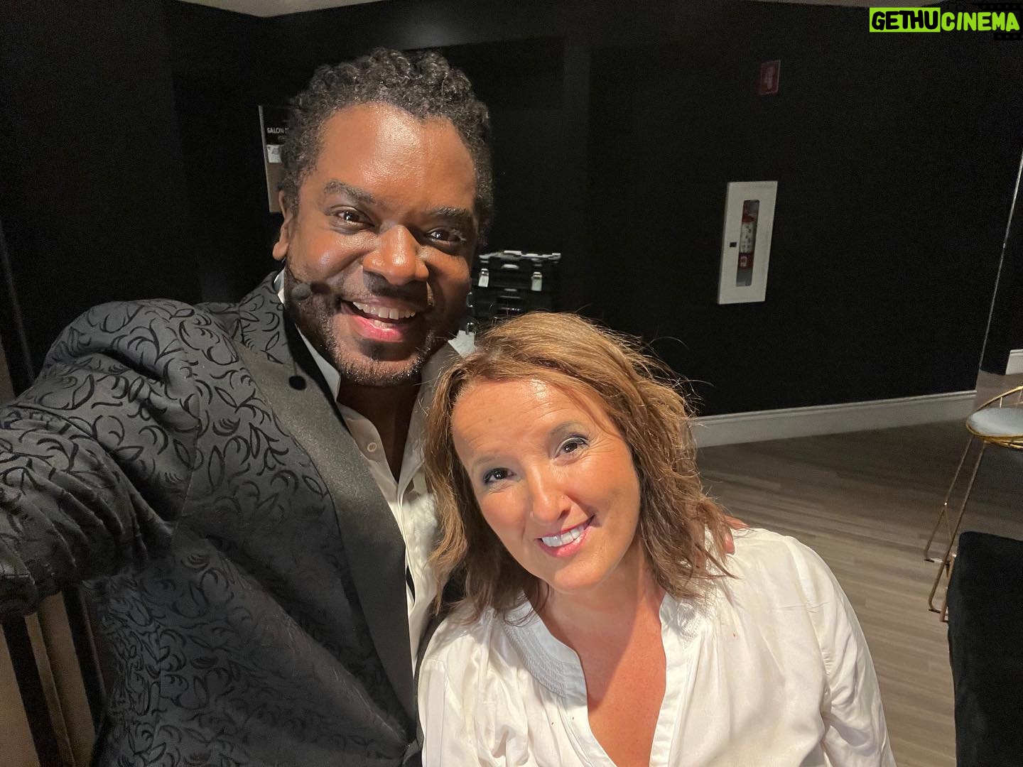 Anne Roumanoff Instagram - 2ème soir de gala au @comediha à Québec avec @kavanagh.anthony, professionnel, talentueux et tellement généreux !