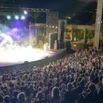 Anne Roumanoff Instagram – Après 3 représentations complètes à la Réunion, un peu de repos en mode influenceuse 🤪😎☀️ @reunioncomedyfest
