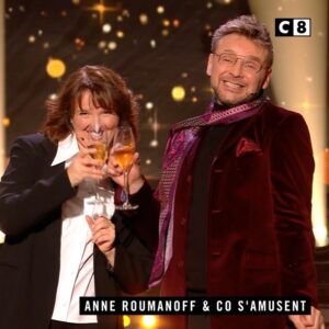 Anne Roumanoff Instagram - 35 ans ça se fête ! 🥳🥳🥳
"Anne Roumanoff & co s’amusent", ce samedi 6 mai à 21h15 sur C8