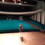 Anne Roumanoff Instagram - Émotion de retrouver une vraie salle de spectacle . Se sentir comme à la maison. Je joue au @cap d’Agde . Je serai habillée et le public aura des masques .