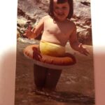 Anne Roumanoff Instagram - J’avais déjà une petite bouée sur le ventre ...
