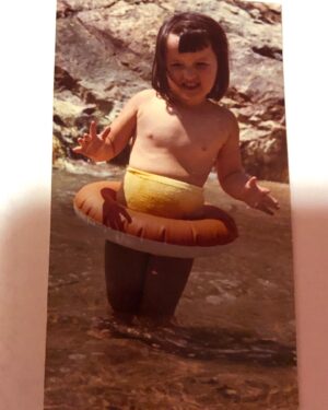 Anne Roumanoff Instagram - J’avais déjà une petite bouée sur le ventre ...