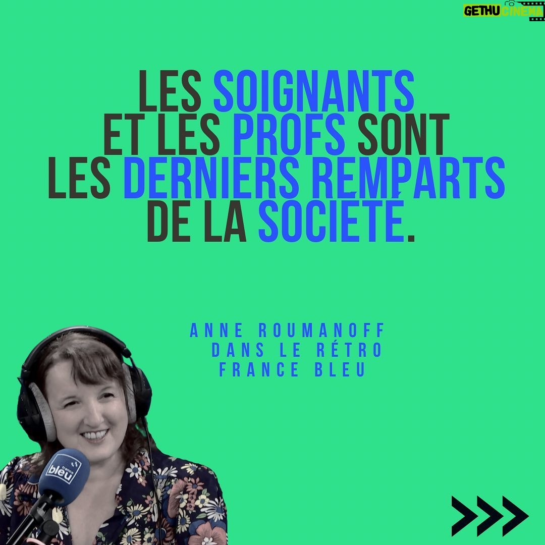 Anne Roumanoff Instagram - Anne Roumanoff était notre invitée « Dans le rétro » 🖤« Maintenant, quand quelqu’un a un deuil, on n’appelle plus la personne, on ne va plus la voir, on lui envoie juste des émoticônes. » 👨🏫👩⚕️« Les soignants et les profs sont les derniers remparts de la société. » 🥲 « Le rire n’empêche pas la douleur mais c’est quelque chose qui permet de prendre du recul par rapport à une situation difficile. » ❓« C’est important de se questionner sur sa manière d’être. Après, ce n’est pas pour ça qu’on arrive à changer. » 🎧 Podcast sur les appli ICI ou Radiofrance et sur toutes les plateformes. 📻 Chaque Samedi et dimanche dès 14h l’interview #dansleretro sur France Bleu 🎭 « L’expérience de la vie » à l’Olympia le 26/12 et en tournée #anneroumanoff #pensée #philosophiedevie