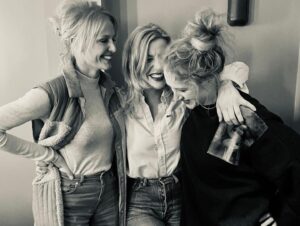 Annelien Coorevits Instagram - Girls night Out @ella.leyers @stephcoorevits 🤍