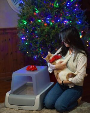 Anneliese Judge Instagram - Let me drop this gem for y’all - @petsafe Scoop-free Litterbox is an absolute game changer. I don’t have to scoop litter anymore and Mister Jack thinks the automatic rake is just the coolest thing. I don’t blame him. 

Merry Christmas to me! And if you know a good thing when you see it on your IG Feed… To you too. 🎄

#PetSafe #UnleashJoy