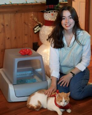 Anneliese Judge Instagram - Let me drop this gem for y’all - @petsafe Scoop-free Litterbox is an absolute game changer. I don’t have to scoop litter anymore and Mister Jack thinks the automatic rake is just the coolest thing. I don’t blame him. 

Merry Christmas to me! And if you know a good thing when you see it on your IG Feed… To you too. 🎄

#PetSafe #UnleashJoy