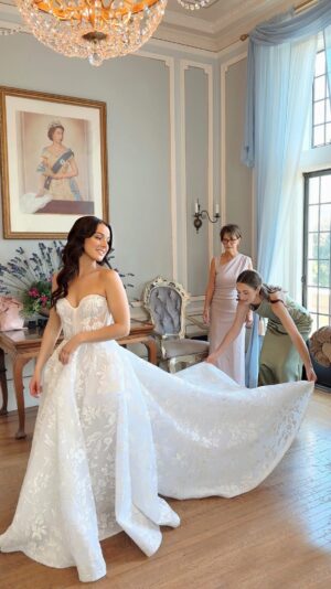 Annie Clark Instagram - the perfect wedding morning with my girls 💍🤍

Video Creation by @deardiarysocial

Venue @casalomatoronto
Planning & Design  @sincerelyyoursevents
Photographer @wademuir @kierandarcyphoto
Videographer @wildandfreefilms
Content Creator @deardiarysocial
Bride Makeup @jess.wolfert.beauty
Bride Hair @styledbynadia
Dress @lihihod @spinabride
Florist @the_wildpansy
.
.
.
.
.
.
.
#happywedding #weddingtip #weddingcontentcreator #2024bride #weddinginspiration #reels #torontobride #weddingideas #reelstrending #weddingday #weddingmistakes #2025bride #torontoweddingcontentcreator wedding day vibes, behind the scenes, secret, the best day ever, genuine smile, I love when women, best friends, raw emotion, bridesmaids reveal, how to have a stress free wedding morning, wedding bloopers