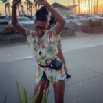 Annie Ilonzeh Instagram – Hey Annie, what are your plans for the rest of the year?
Me: I’m hip thrusting, wearing floral prints, and tending to my plants. 
.
.
#thatsall #floralprint #plantlady #happyholidays