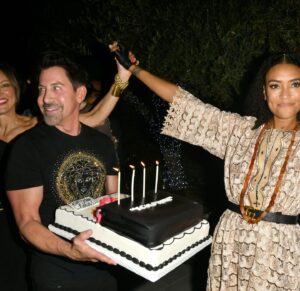 Annie Ilonzeh Instagram - Part 2 of my Bday Party. 

Dancing with my family was a pure highlight for me. 🇳🇬 
.
.
.
#birthday #birthdaygirl #family #friends #igbo