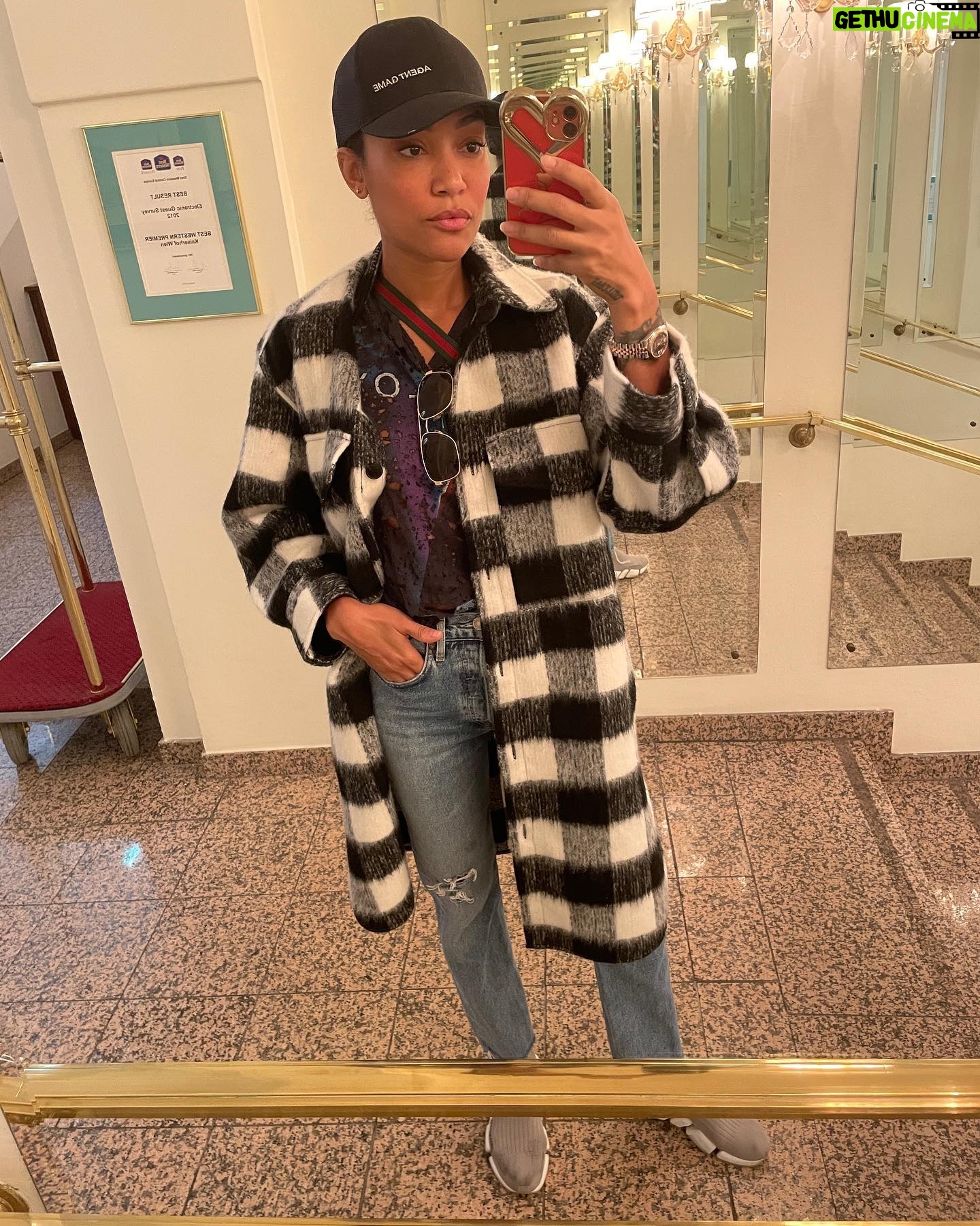 Annie Ilonzeh Instagram - Vienna photo dump❤️🤍🖤 Still thinking of this magical place with my magical friends @nellybaumann @manfredbaumann And the knödel🙌🏽😋 . . . . #vienna #austria #travel #takemeback #knödel
